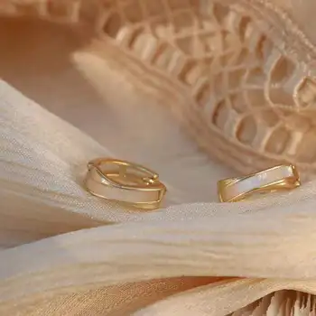 Новые Корейские винтажные Маленькие серьги-кольца, простые металлические серьги с имитацией жемчуга в круглом круге для женщин и девочек, свадебные украшения, подарки