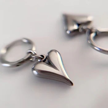 Европейско-американские минималистичные Металлические серьги-кольца с подвесками в виде сердца из титановой стали, серьги для любви, женские трендовые ювелирные изделия унисекс