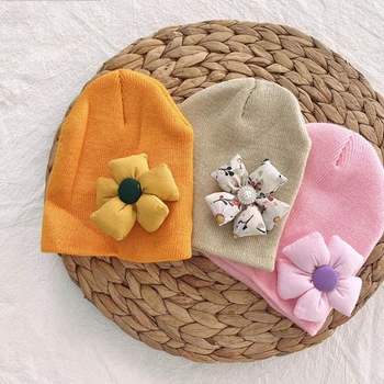 Детская шапочка с цветочными украшениями, мягкая и теплая вязаная шапочка, детская шапочка, легкая шапочка, используемая для осени и зимы Изображение 2