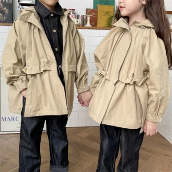 Корейский модный детский тренч, Однотонные куртки цвета хаки с капюшоном и рюшами на талии для мальчиков и девочек, повседневная универсальная ветрозащитная верхняя одежда от 1 до 6 лет Изображение 2