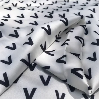 Фирменная буква V Имитация шелка, эластичный атлас, цифровая печать, ткань ручной работы, высокое качество для одежды, полиэфирные материалы. Изображение 2