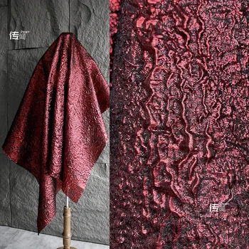 Винтажная текстурированная ткань DarkRedJacquard С нерегулярными объемными складками, брюки, верхняя одежда, высококачественные дизайнерские ткани