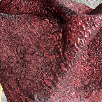 Винтажная текстурированная ткань DarkRedJacquard С нерегулярными объемными складками, брюки, верхняя одежда, высококачественные дизайнерские ткани Изображение 2